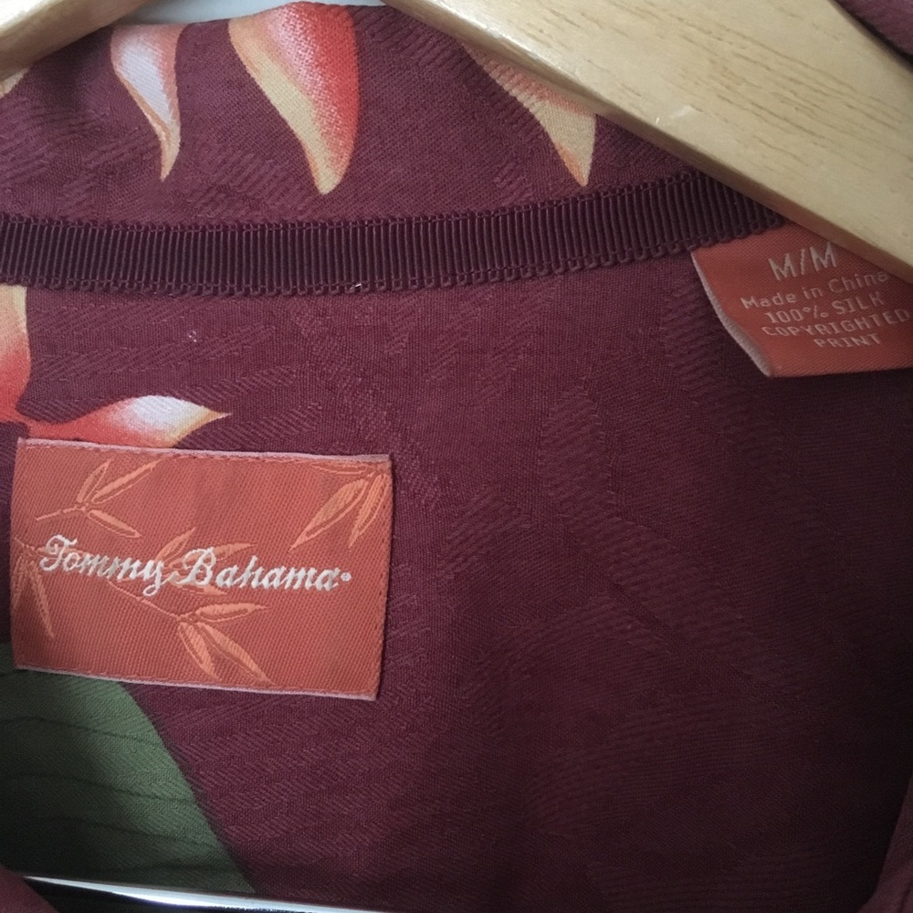 ❌Red and green Tommy bahama Button Up Shirt - Picture 4 of 4